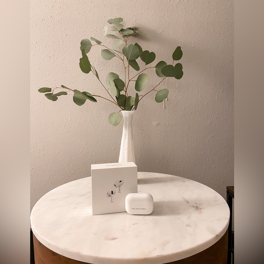 Excellent, Nearly New Condition- AirPods Pro 2nd Gen with MagSafe Charging Case
